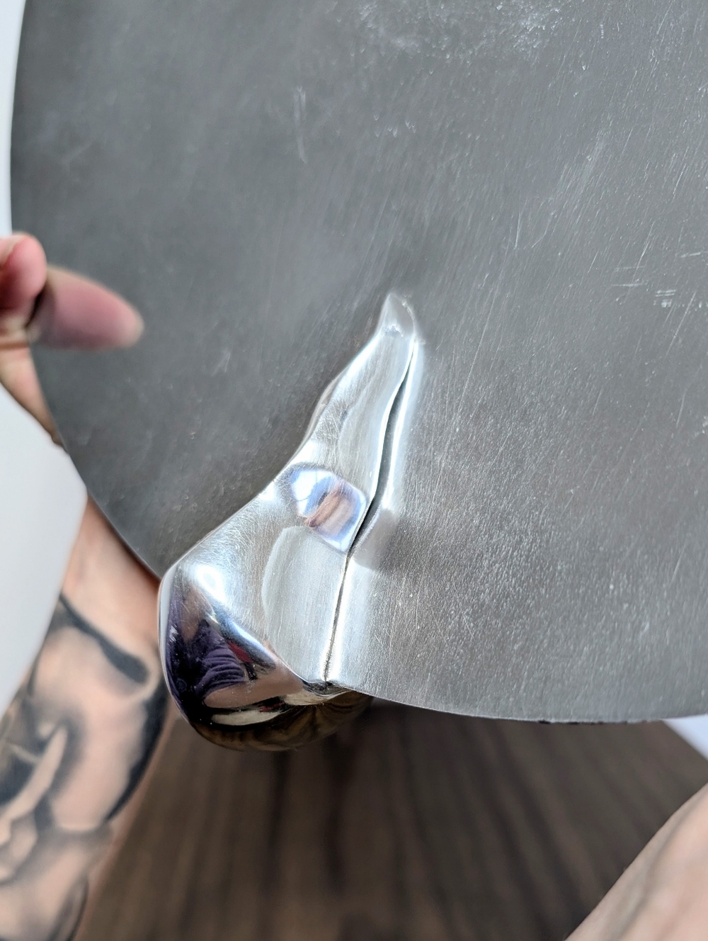 Vintage 80s Claw Footed Brutalist Bright Silver Tone Aluminum Large Platter Bowl - Picture 8 of 16